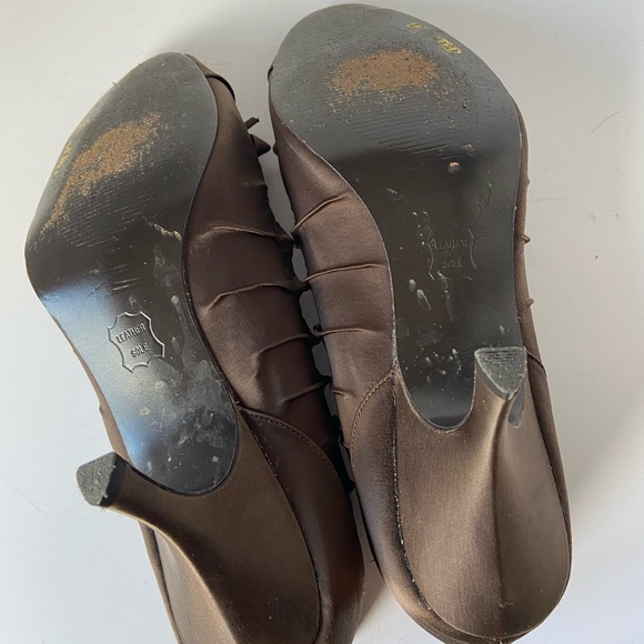 Peep Toe Ruffle Heels - Picture 6 of 7